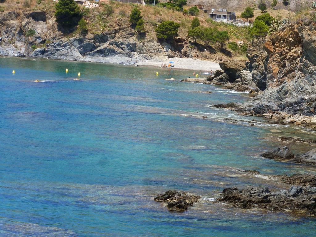 Apartment Rovellada Platja Colera Ruang foto